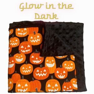 𝅺🧡🖤🎃adorable BRAND NEW-Handmade- Glow in the Dark- Blanket 👶